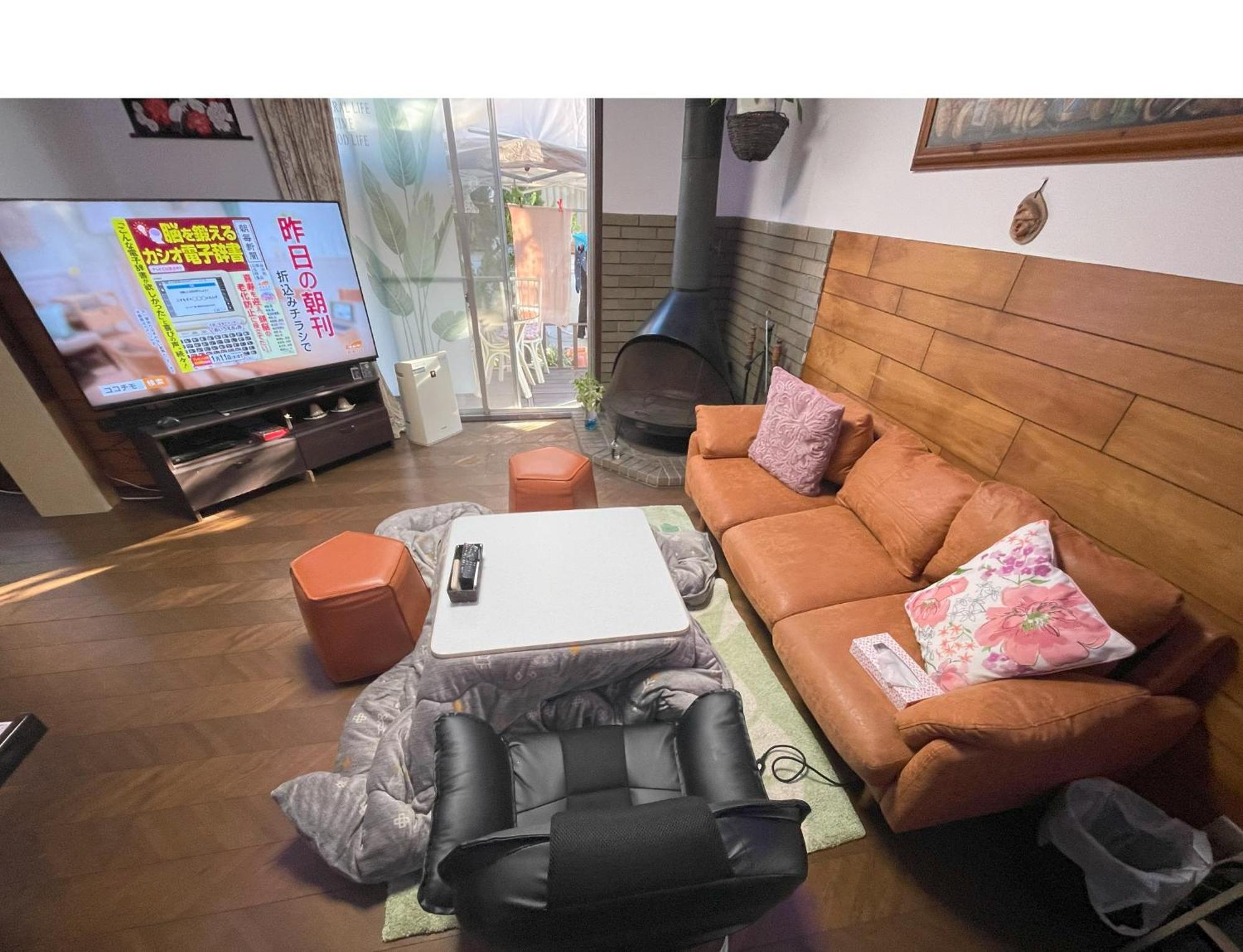 Tatami & Living Equipped With Multinational Tv And Fire, Bbq Corner In Downtown House Pensión
