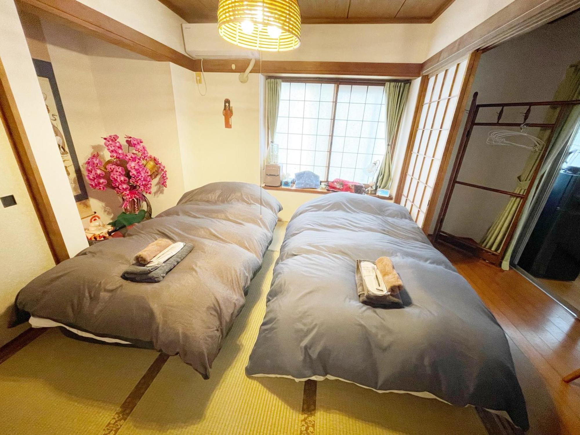 Tatami & Living Equipped With Multinational Tv And Fire, Bbq Corner In Downtown House * Tokio
